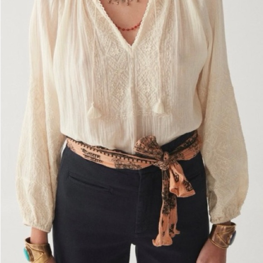 Maison Hotel Sandrine Blouse